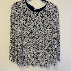 𝅺CHICO’S black and white rose design top.